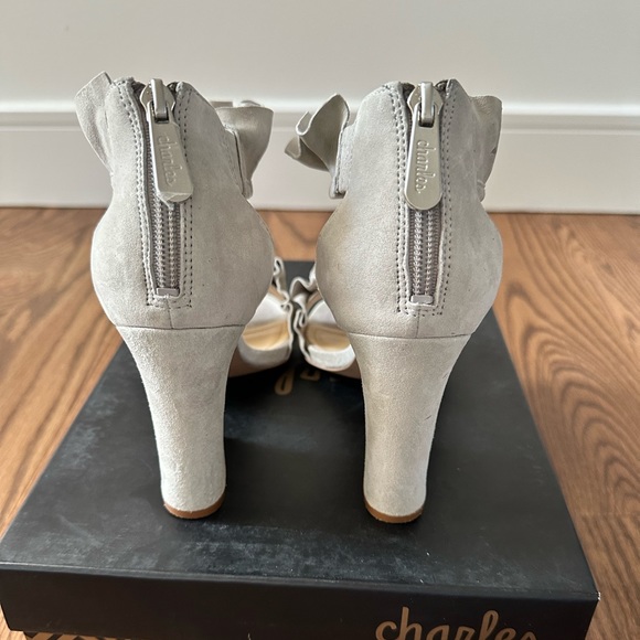 Charles by Charles David ruffle gray sandals size 7 - Picture 8 of 9